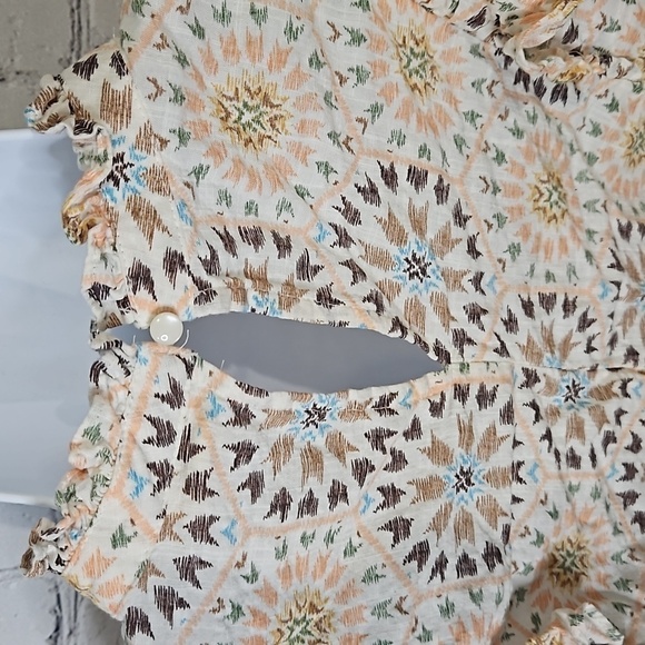 Ruffle shoulder boho top - Picture 7 of 8